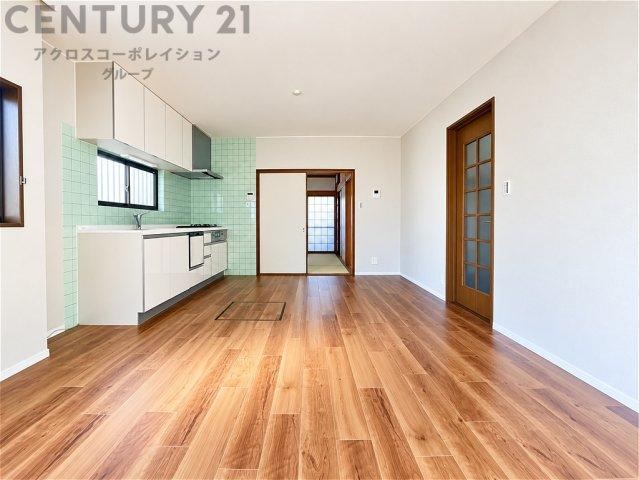 4LDK house in Toyonaka, Osaka - Photo 1