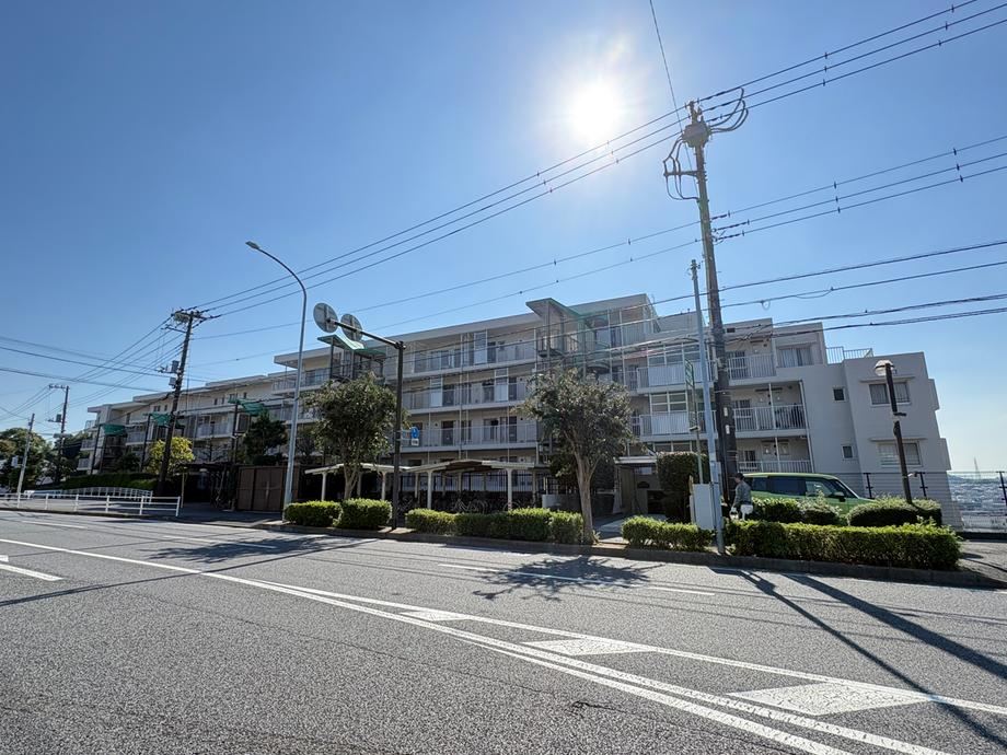 3LDK apartment in Totsuka Ward, Yokohama, Kanagawa - Photo 1