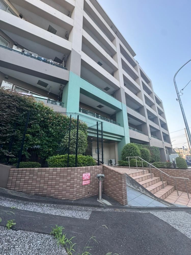 2LDK+S apartment in Konan Ward, Yokohama, Kanagawa - Photo 1