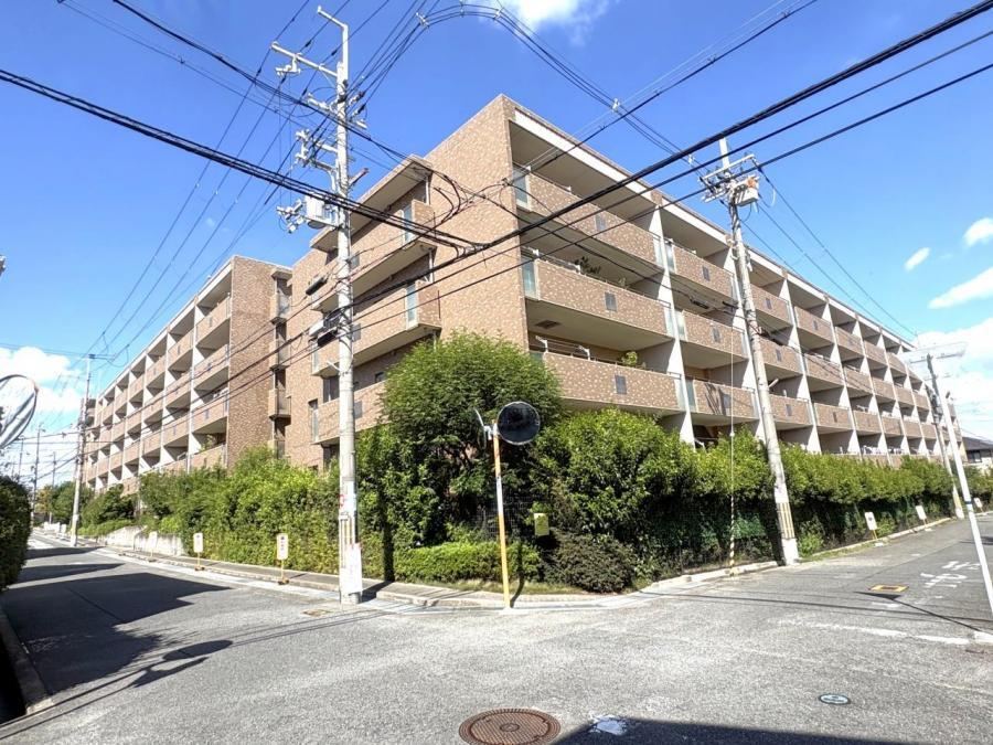 3LDK apartment in Hirakata, Osaka - Photo 1