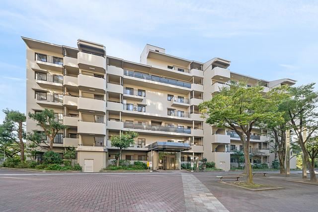 3LDK apartment in Suita, Osaka - Photo 1