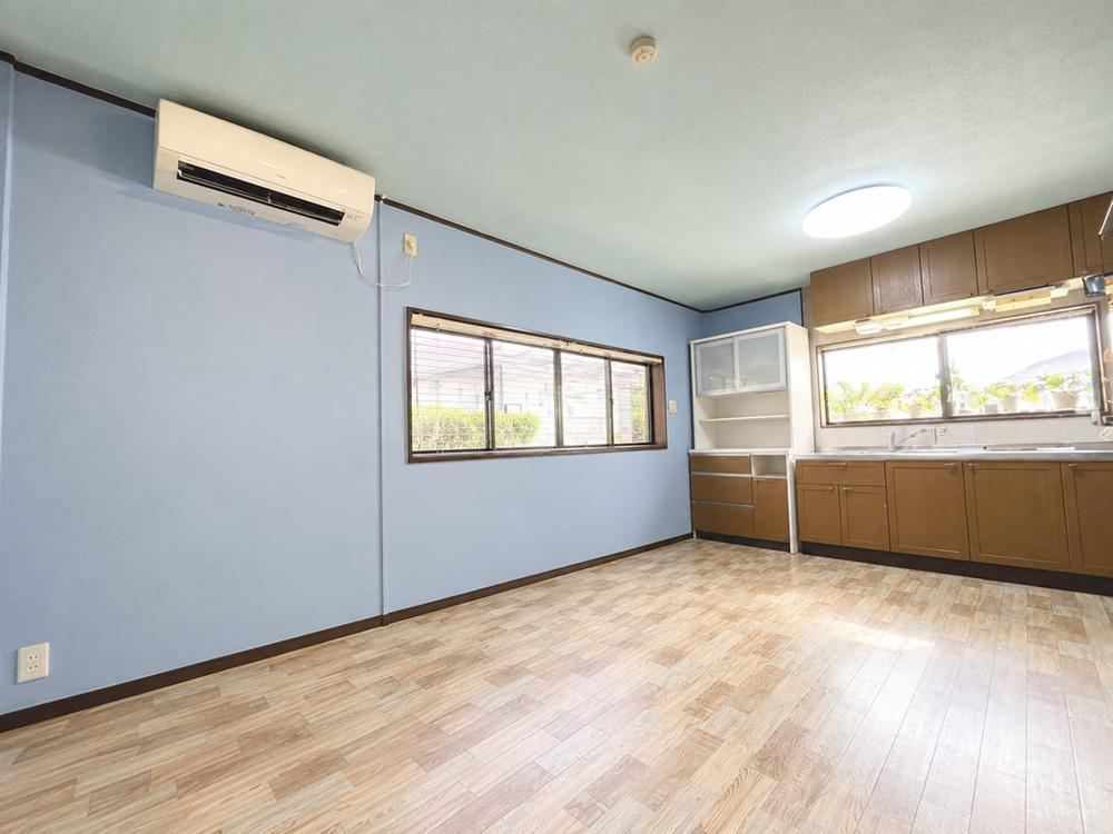 4LDK house in Yao, Osaka - Photo 1