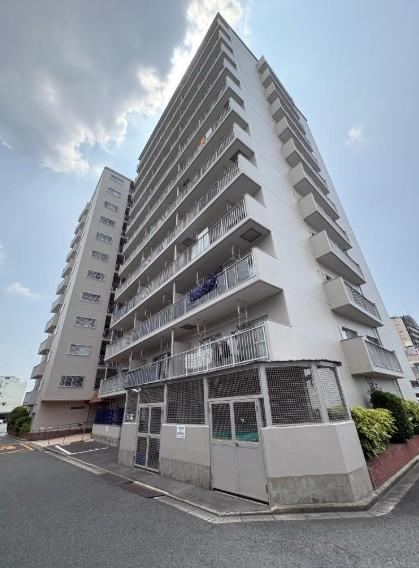 3LDK apartment in Higashiosaka, Osaka - Photo 1