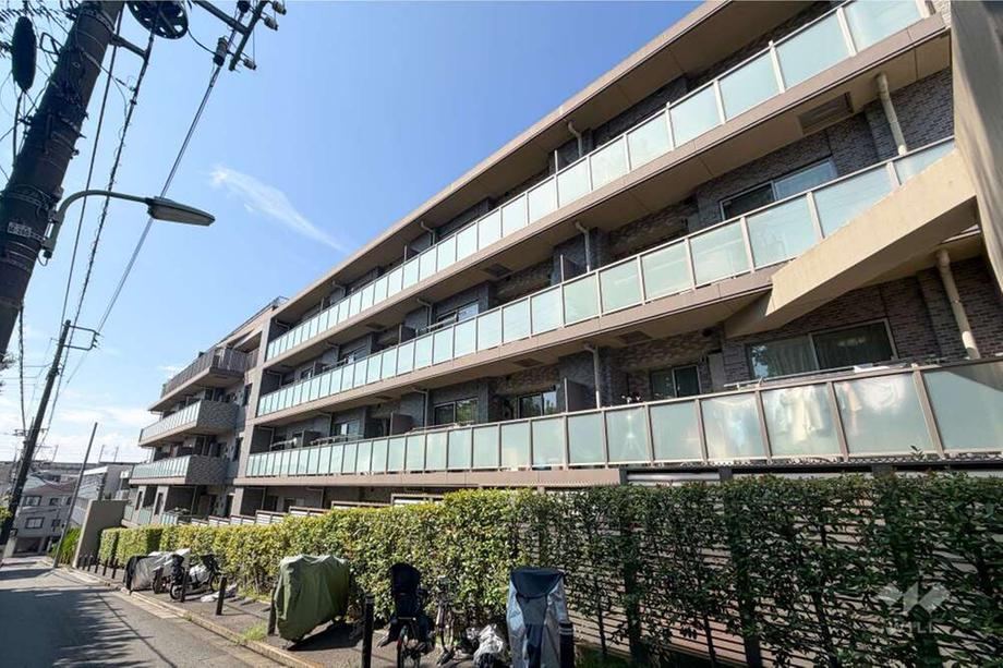 3LDK apartment in Shinagawa Ward, Tokyo - Photo 1