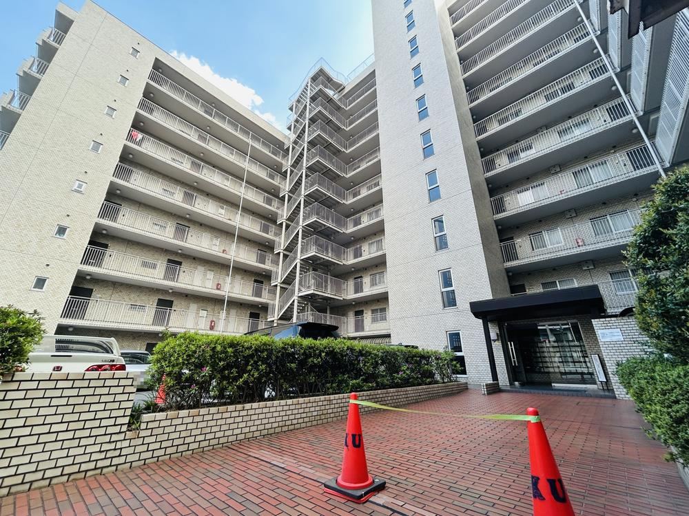2LDK apartment in Shinjuku Ward, Tokyo - Photo 1