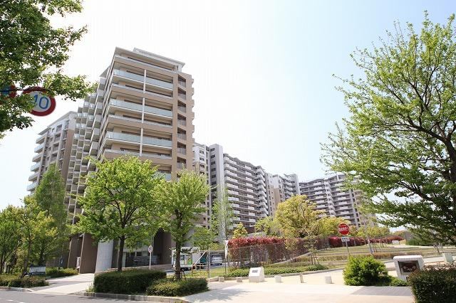4LDK apartment in Higashinada Ward, Kobe, Hyogo - Photo 1