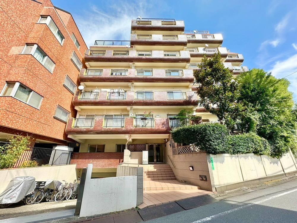 2LDK apartment in Shibuya Ward, Tokyo - Photo 1
