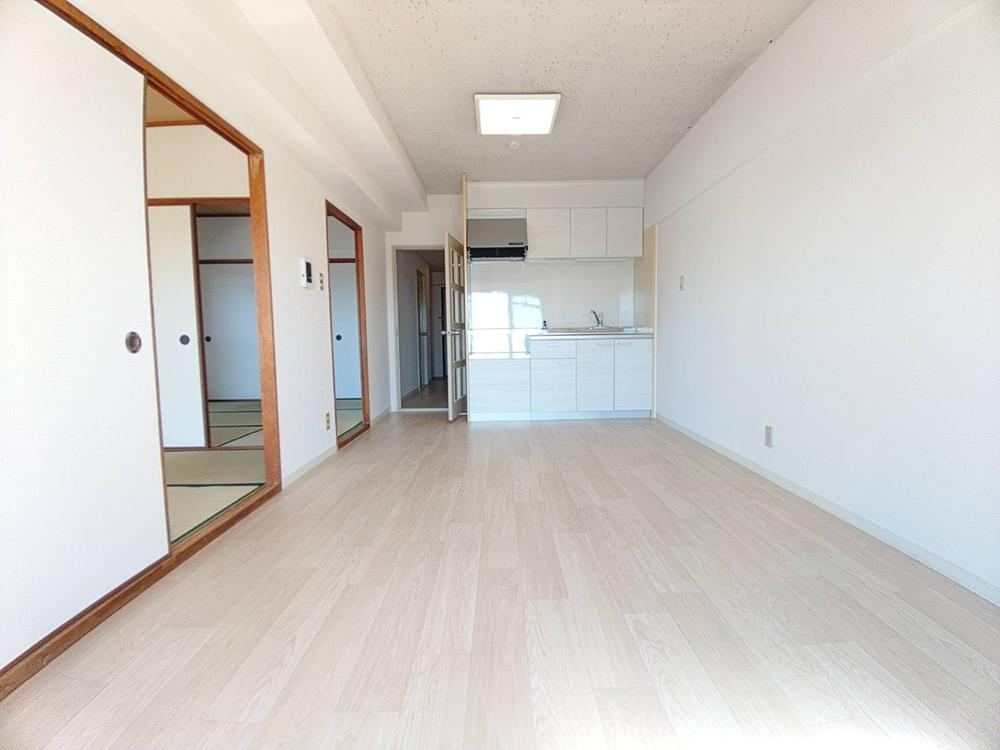3DK apartment in Higashiyodogawa Ward, Osaka - Photo 1