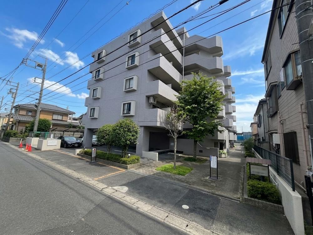 2LDK+S apartment in Yoshikawa, Saitama - Photo 1