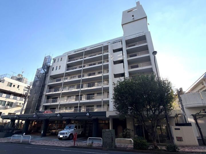 2LDK apartment in Meguro Ward, Tokyo - Photo 1