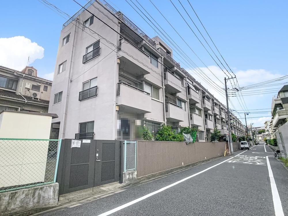 4DK apartment in Setagaya Ward, Tokyo - Photo 1