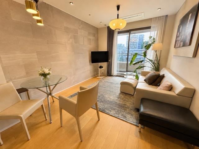 2LDK apartment in Minato Ward, Tokyo - Photo 1