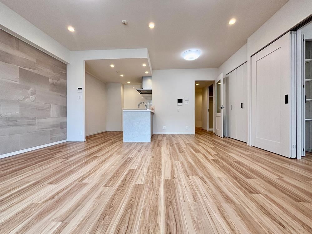 4LDK apartment in Mitaka, Tokyo - Photo 1