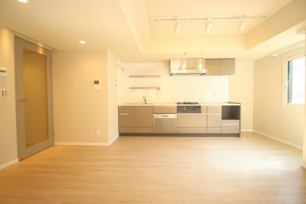 1LDK apartment in Meguro Ward, Tokyo - Photo 1