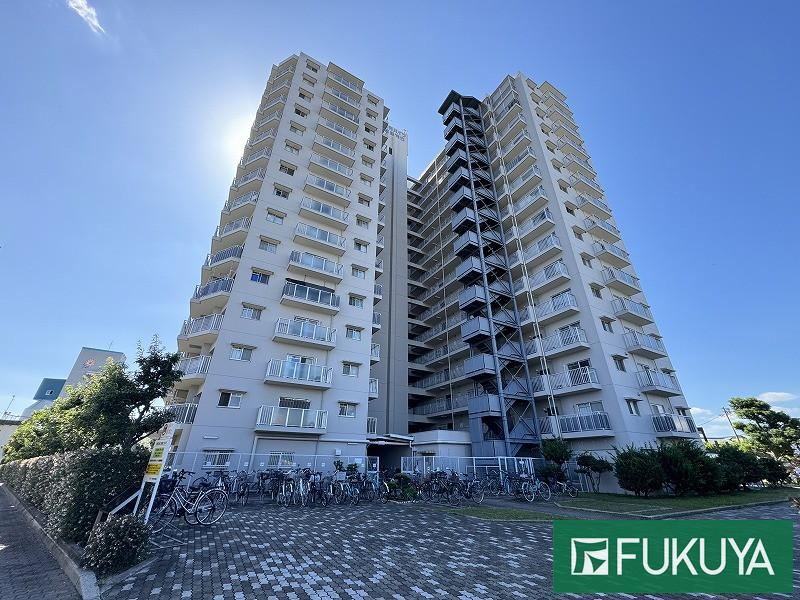 4LDK apartment in Neyagawa, Osaka - Photo 1