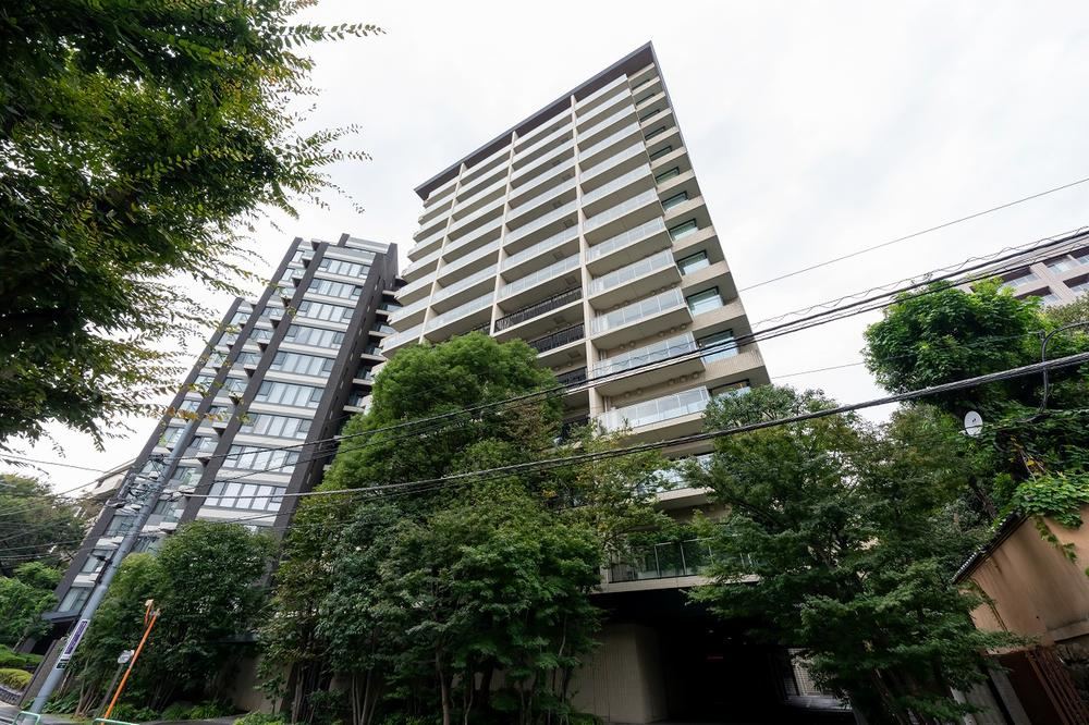 3LDK apartment in Chiyoda Ward, Tokyo - Photo 1