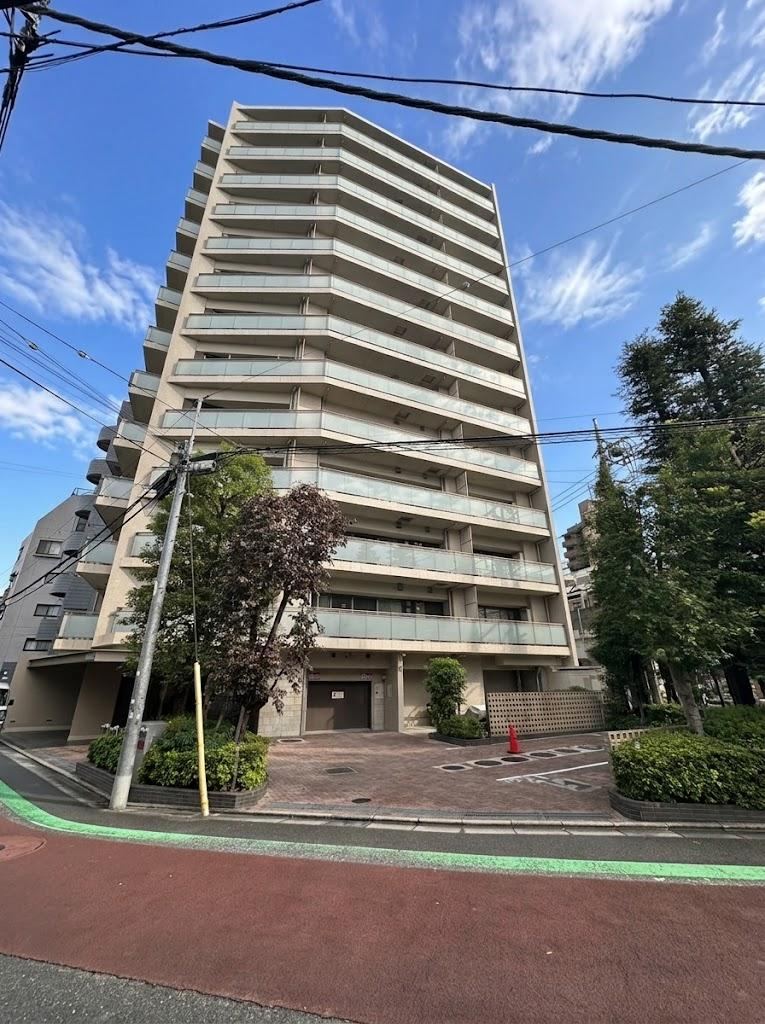 2LDK apartment in Meguro Ward, Tokyo - Photo 1