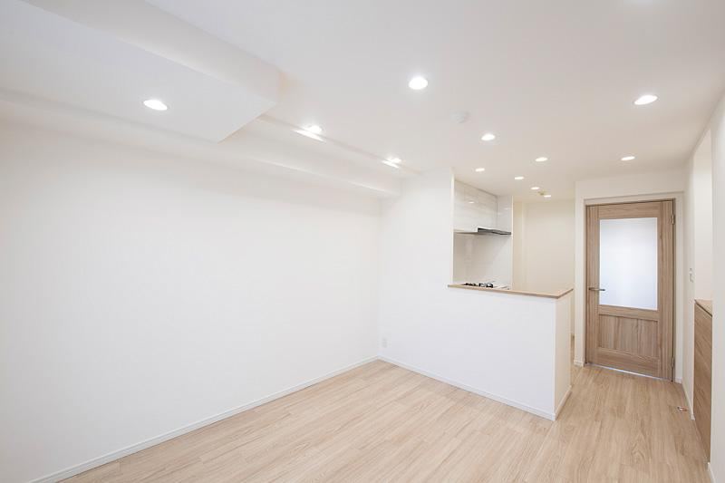 2LDK+S apartment in Kita Ward, Osaka - Photo 1