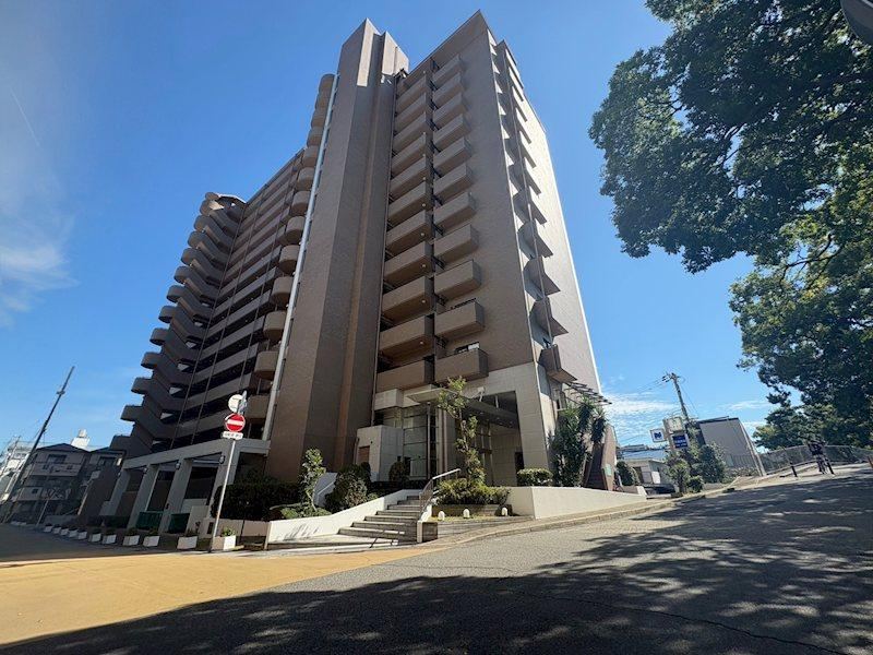 3LDK apartment in Nishinomiya, Hyogo - Photo 1