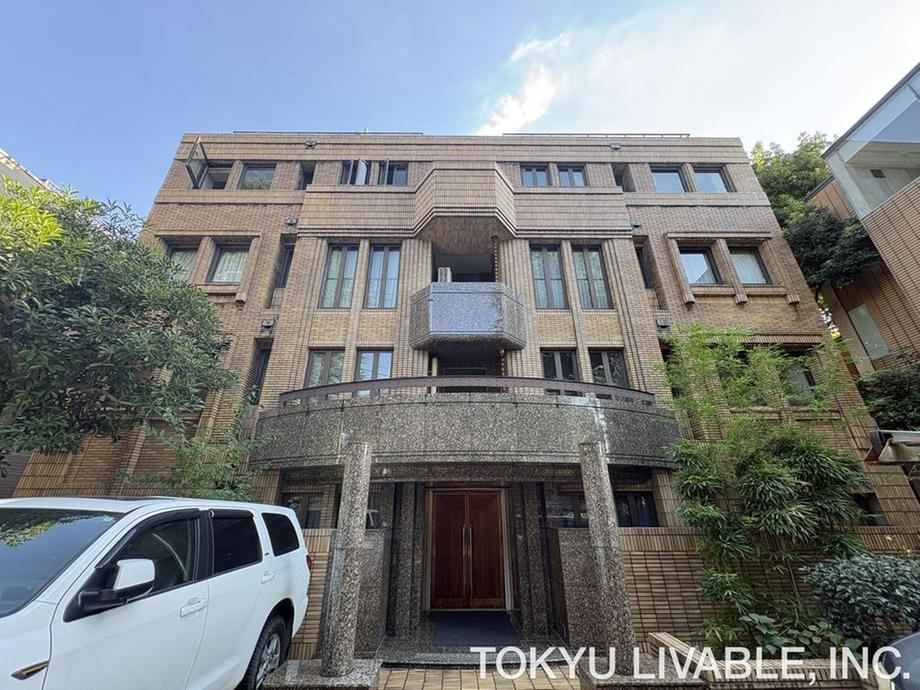3LDK apartment in Meguro Ward, Tokyo - Photo 1