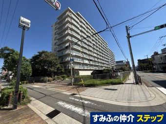 3LDK apartment in Higashinari Ward