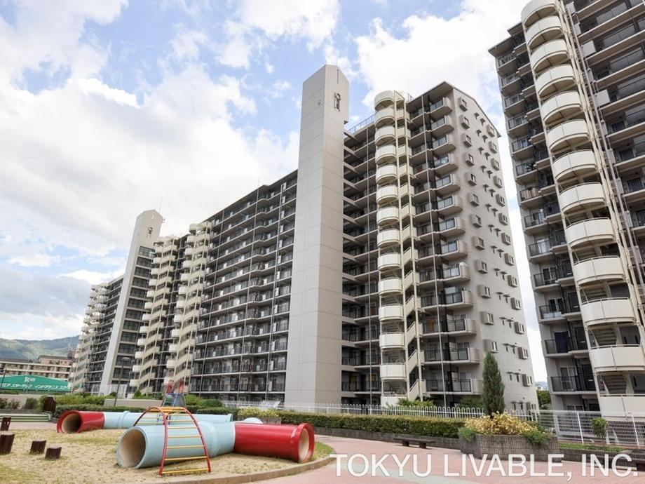 3LDK apartment in Higashiosaka, Osaka - Photo 1