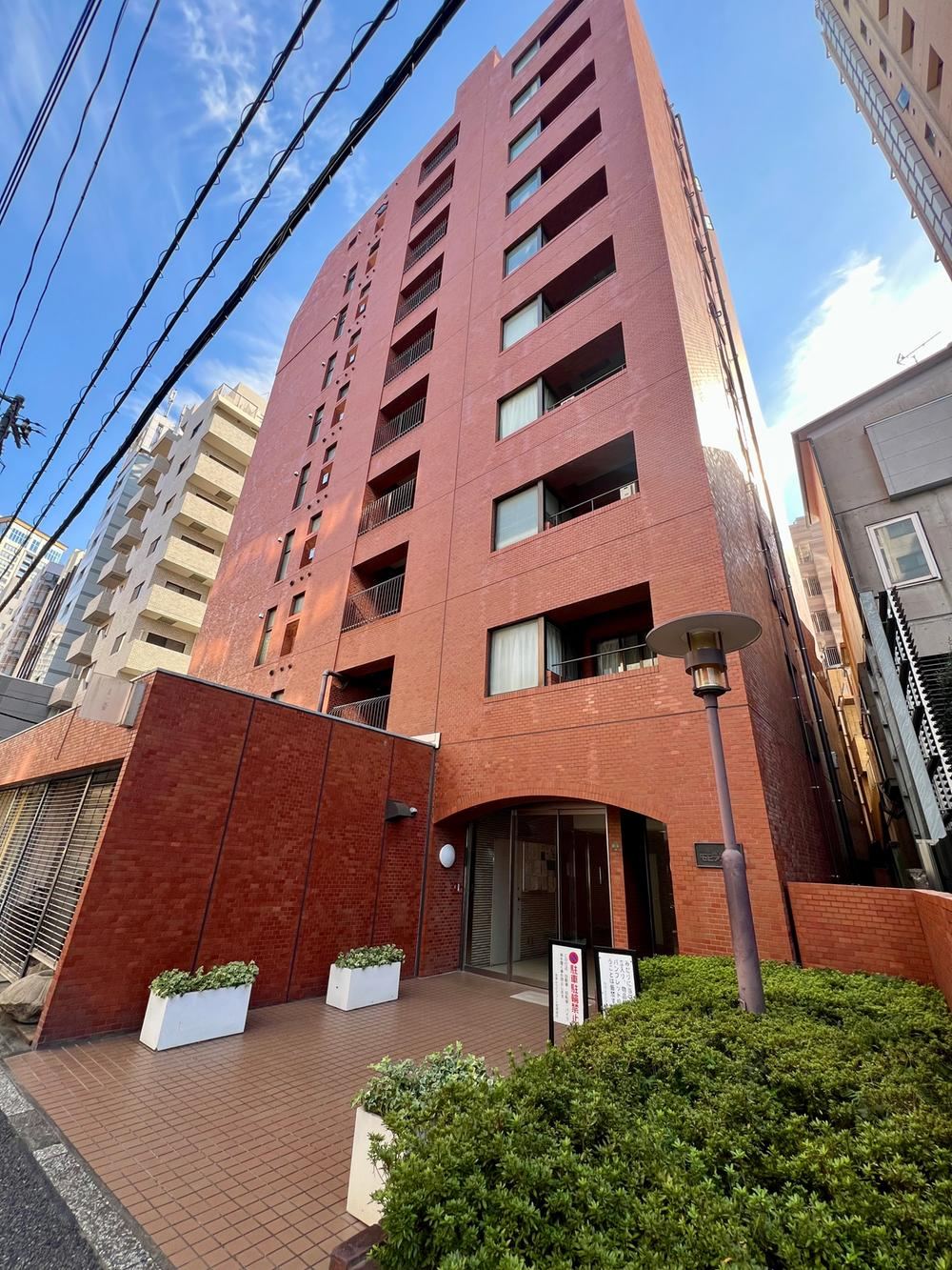 2LDK apartment in Minato Ward, Tokyo - Photo 1