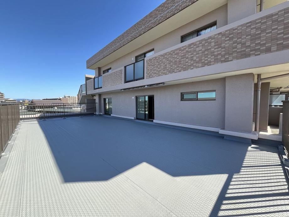 2LDK+S apartment in Akashi, Hyogo - Photo 1