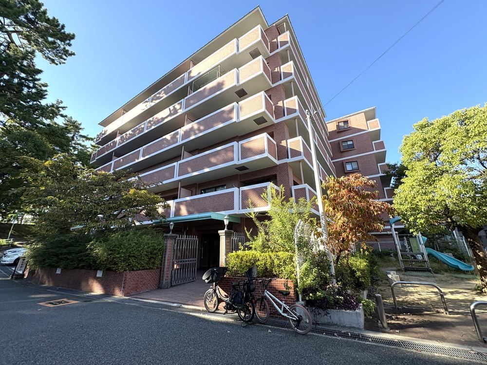 3LDK apartment in Toyonaka, Osaka - Photo 1