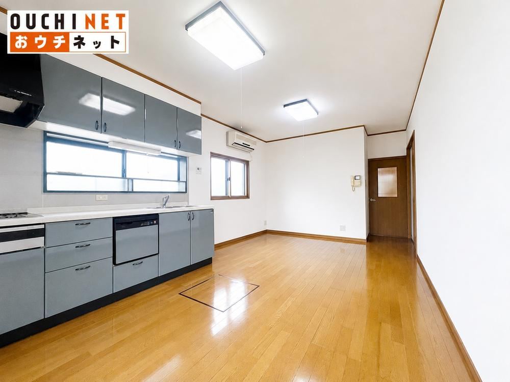4LDK house in Yao, Osaka - Photo 1