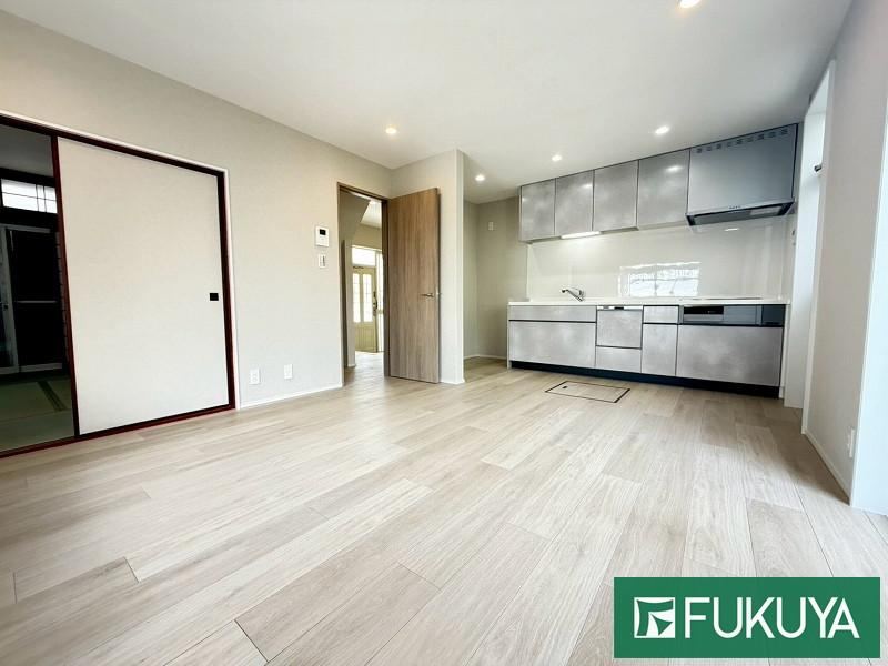 4LDK house in Hirakata, Osaka - Photo 1