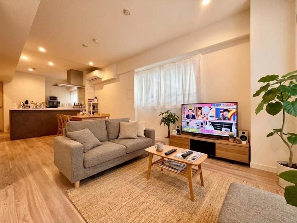 2LDK apartment in Shinjuku Ward, Tokyo - Photo 1