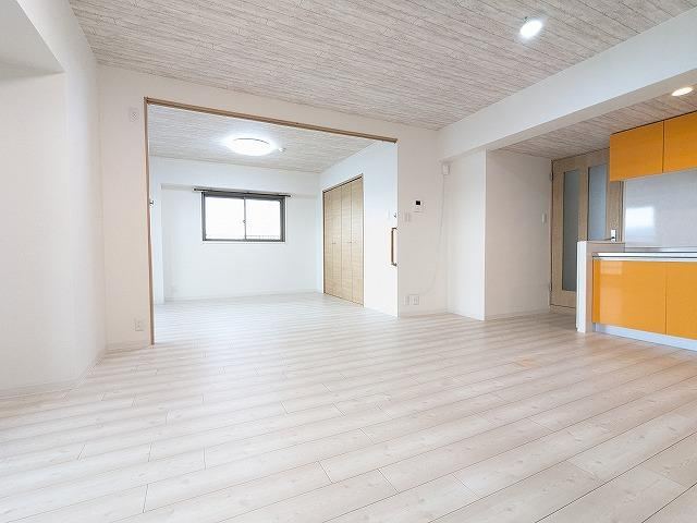4LDK apartment in Neyagawa, Osaka - Photo 1