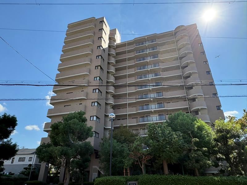 4LDK apartment in Tsurumi Ward, Osaka - Photo 1