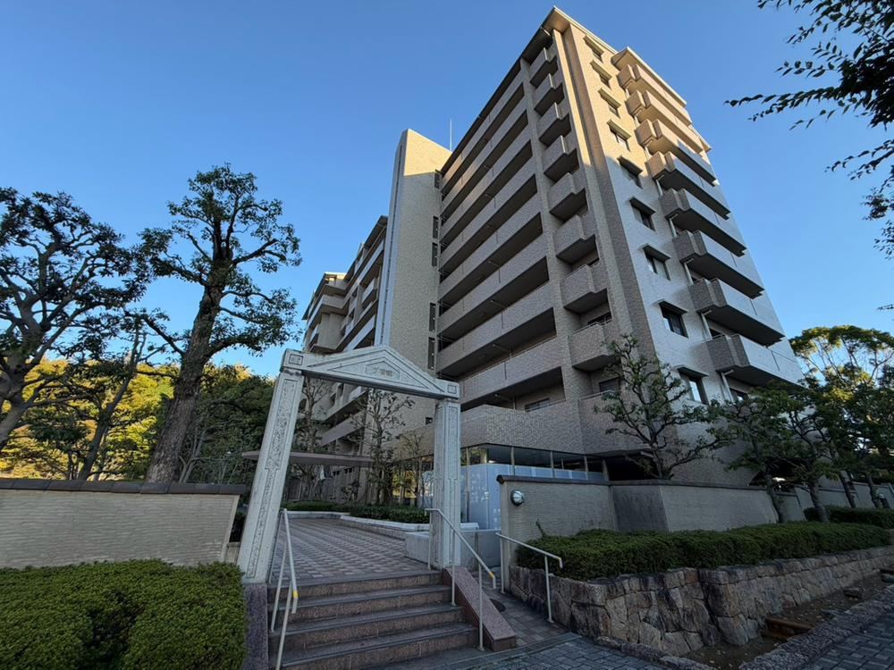 4LDK apartment in Toyonaka, Osaka - Photo 1