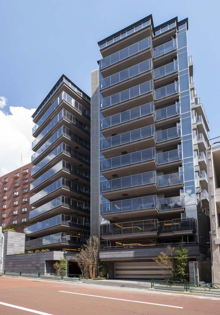2LDK apartment in Minato Ward, Tokyo - Photo 1