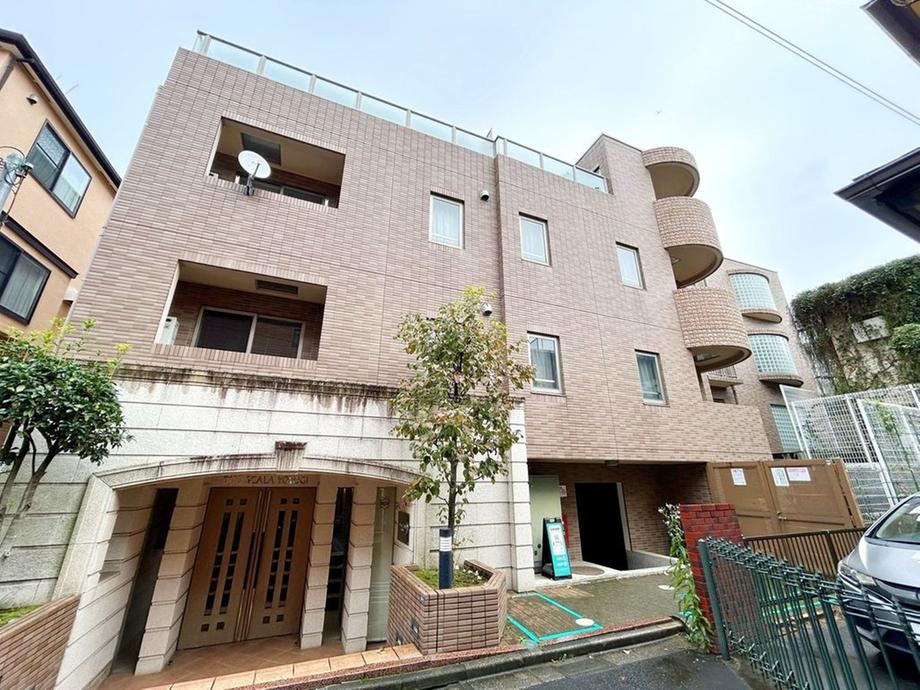 1LDK apartment in Shibuya Ward, Tokyo - Photo 1