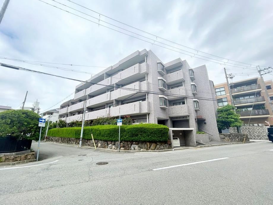 3LDK apartment in Nishinomiya, Hyogo - Photo 1