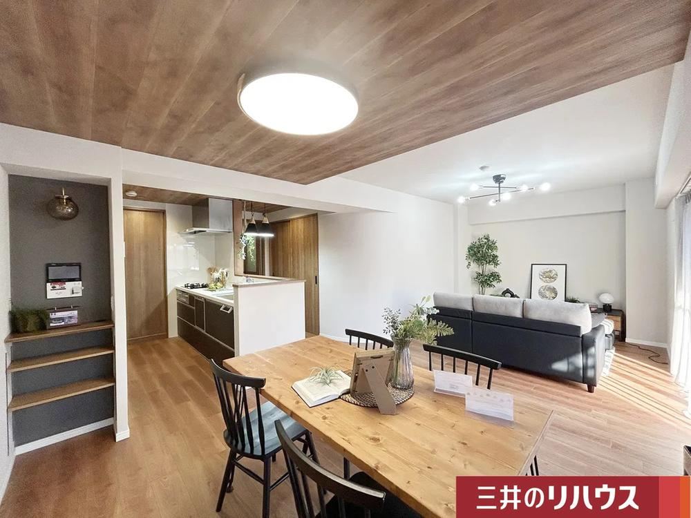 2LDK+S apartment in Toyonaka, Osaka - Photo 1