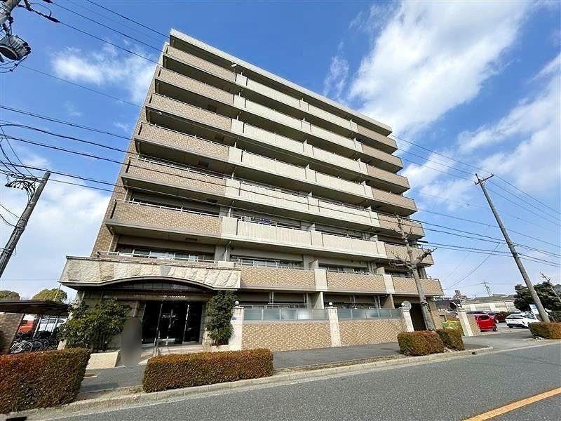 3LDK apartment in Minato Ward, Nagoya, Aichi - Photo 1