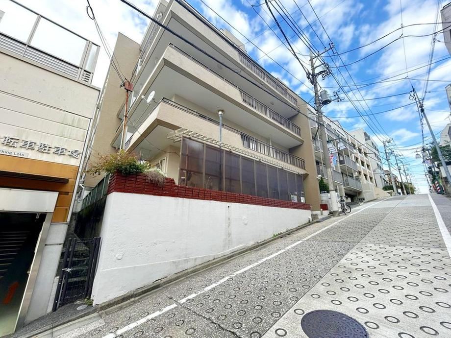 2LDK apartment in Ota Ward, Tokyo - Photo 1