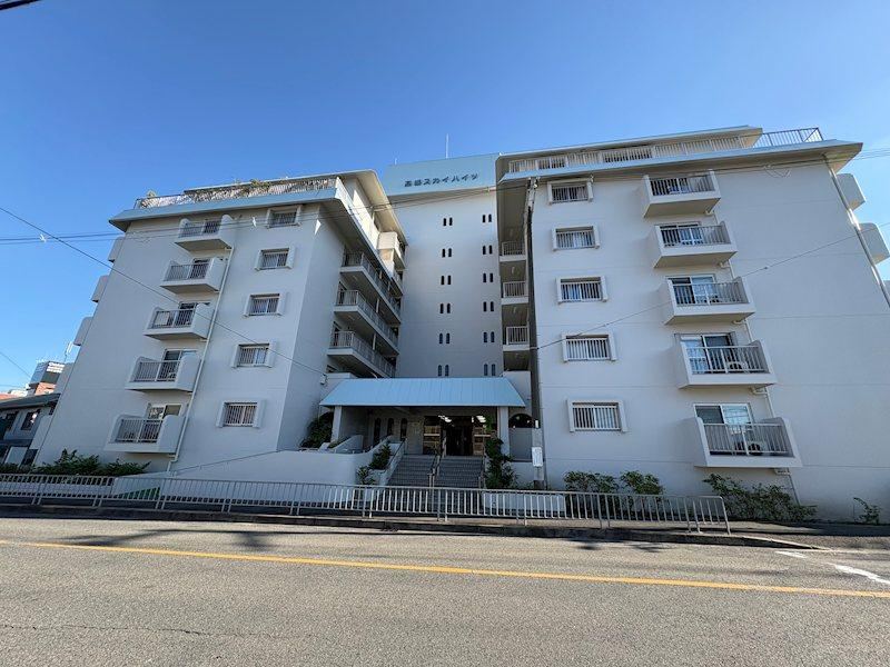 2LDK apartment in Takatsuki, Osaka - Photo 1