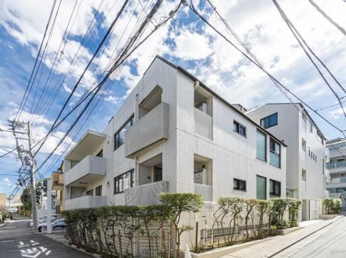 2LDK apartment in Minato Ward, Tokyo - Photo 1