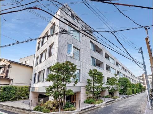 2LDK apartment in Shinjuku Ward, Tokyo - Photo 1