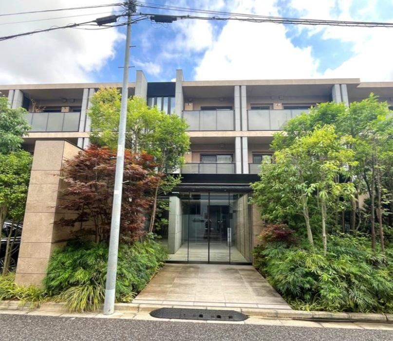 3LDK apartment in Shinjuku Ward, Tokyo - Photo 1