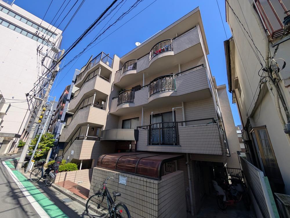 2DK apartment in Arakawa Ward, Tokyo - Photo 1