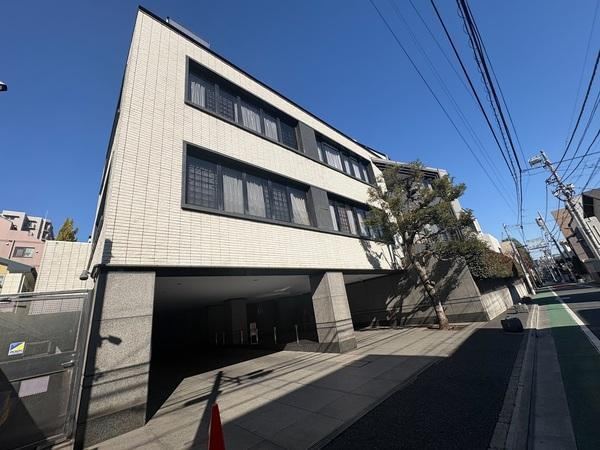 2LDK apartment in Shinjuku Ward, Tokyo - Photo 1