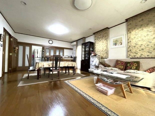 4LDK+2S house in Daito, Osaka - Photo 1