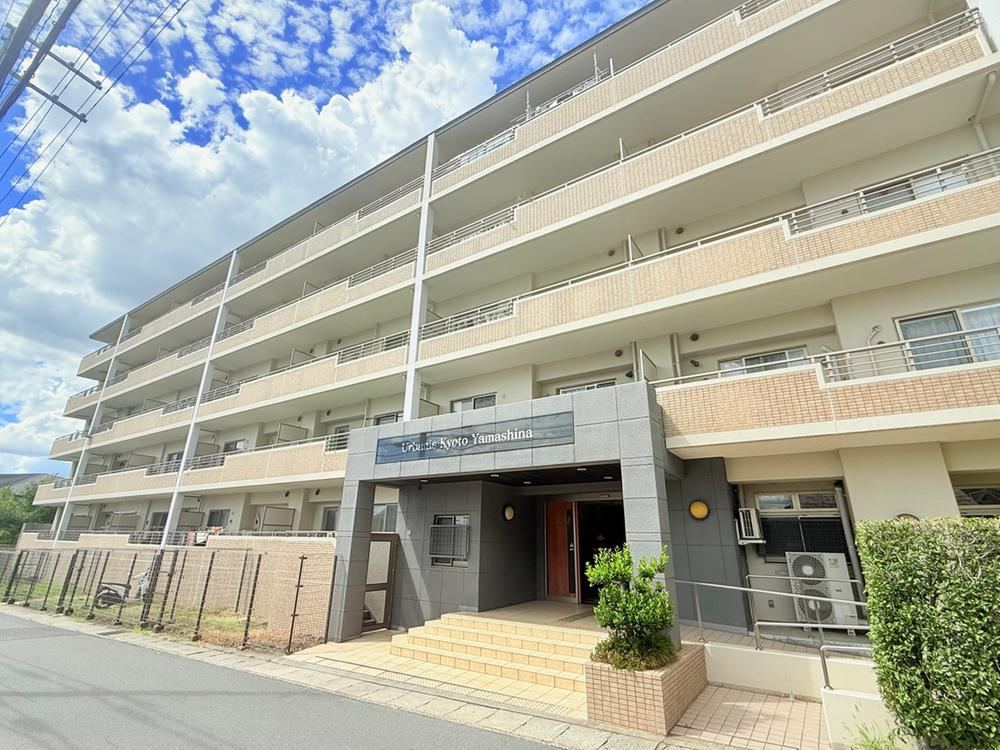 4LDK apartment in Yamashina Ward, Kyoto - Photo 1