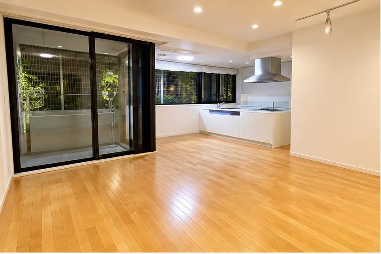 2LDK apartment in Minato Ward, Tokyo - Photo 1